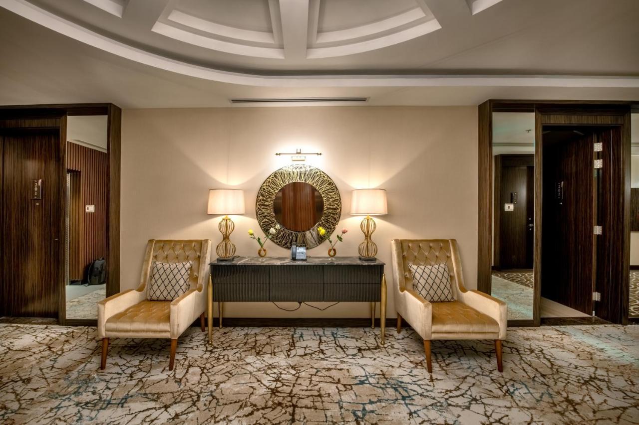 Nivel Hotel Abha Hamisz-Musait Kültér fotó The interior of a suite at the Ritz-Carlton, DIFC